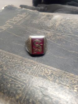 10 Karat White Gold Ruby S Ring Ruby Is A Good Size