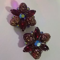Vintage Clip On Earings. Perfect Condition.