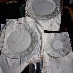 vintage Pyrex 9.5" Deep Dish Pie Plate with a fluted, ruffled edge, model C209, made in the USA