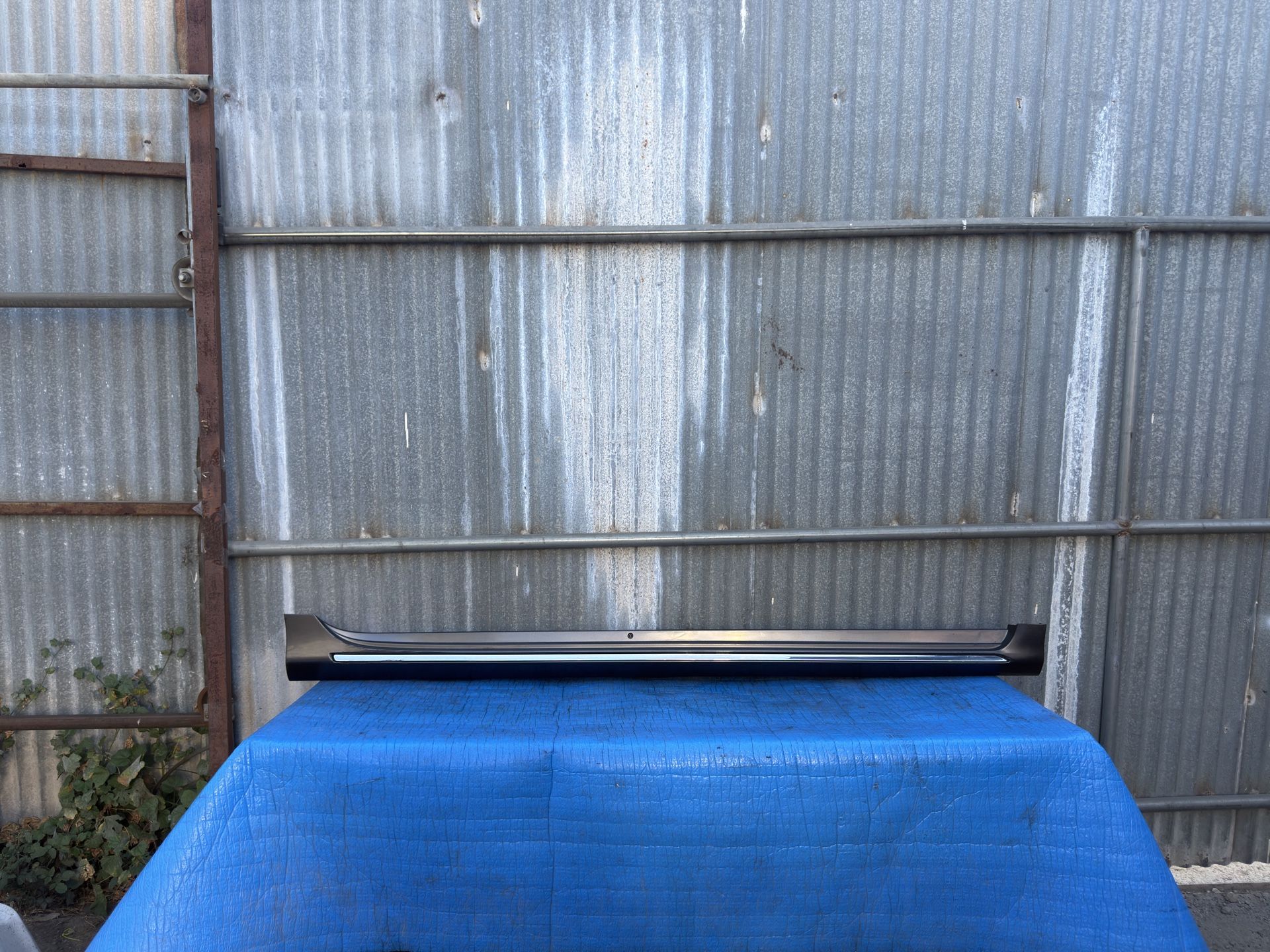 2012 2013 2014 Toyota Camry Right Passenger Side Skirt Lower Door Rocker Molding Cover (WITH CHROME)(CON CROMO)