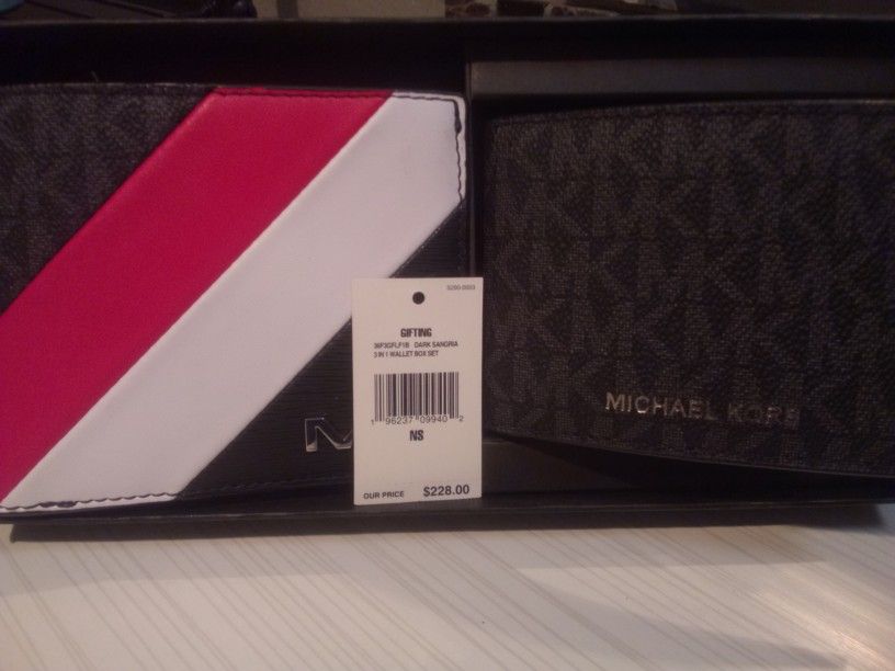 BRAND NEW IN A BOX AUTHENTIC MICHAEL KORS JET SET MENS WALLET for Sale in  Wadsworth, IL - OfferUp