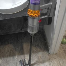 Dyson  v15  detect Cordless Stick Vacumm