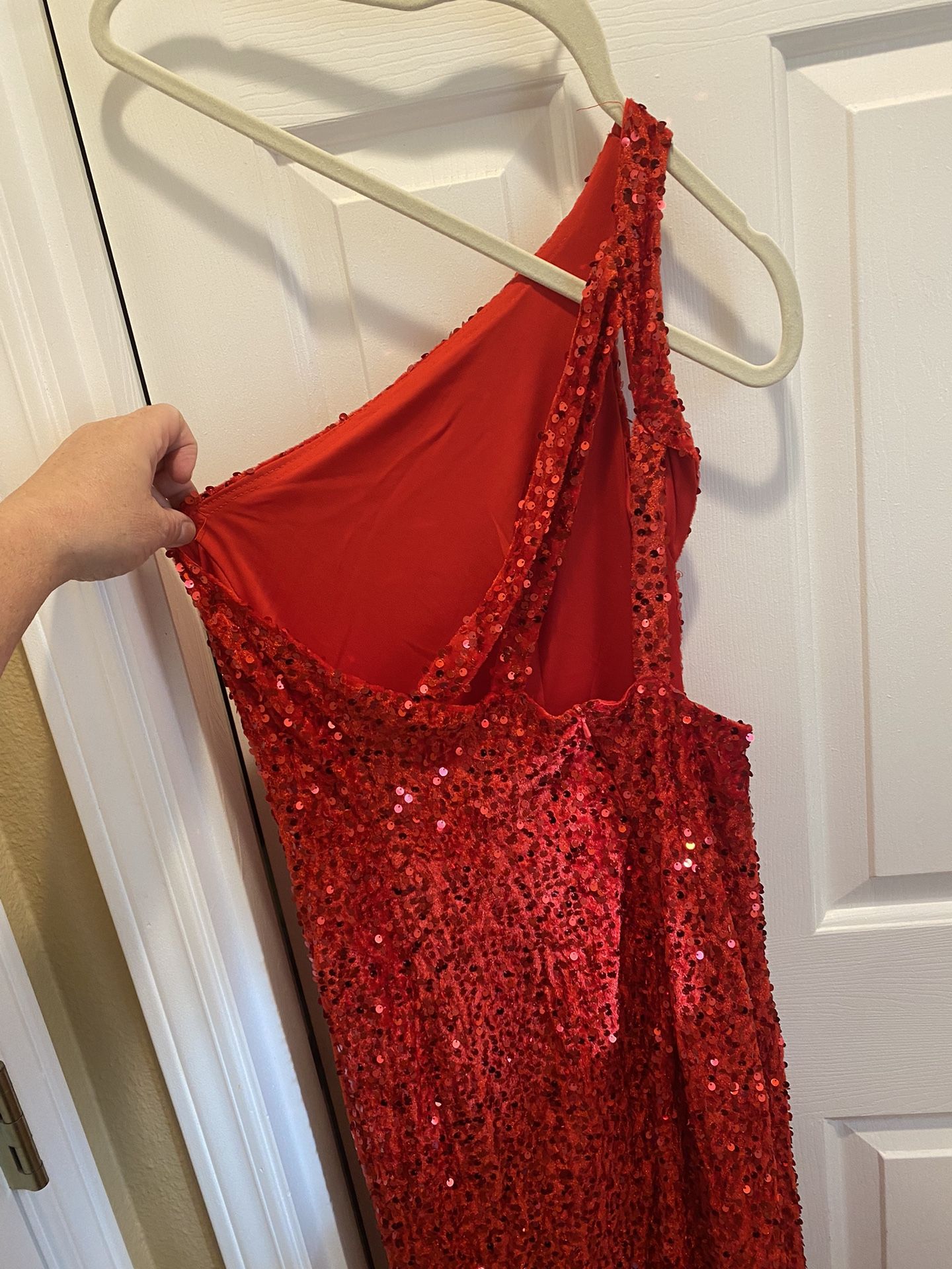 Size 6 Red Sequin Dress Slit Knee