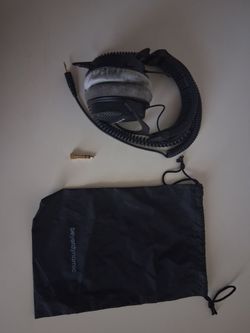 Beyerdynamic DT 990 Pro 250Ω Open-Back Studio Headphones