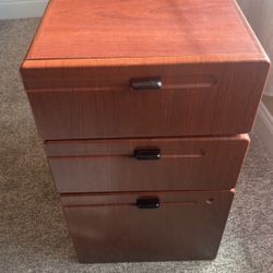 3-Drawer File Cabinet (Doesn’t Lock)