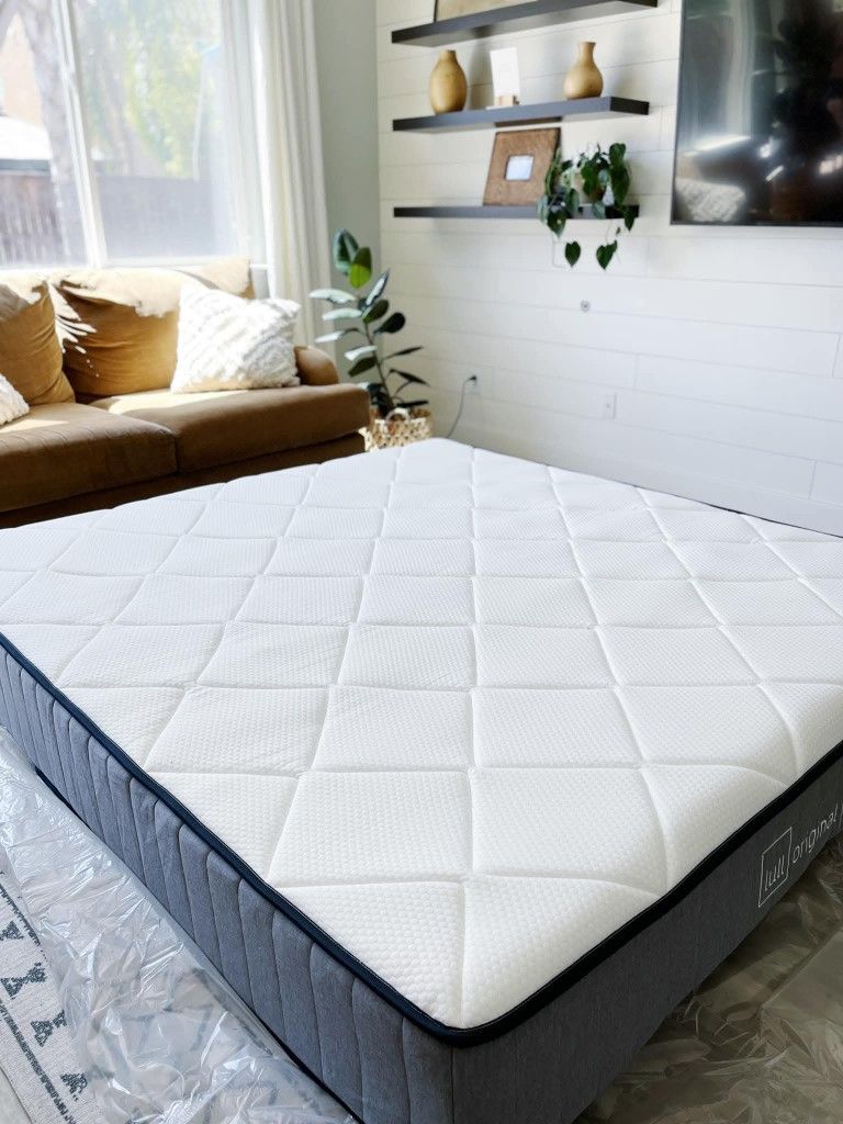 Lull Original Premium Mattress, Queen, Like New, Perfect Condition