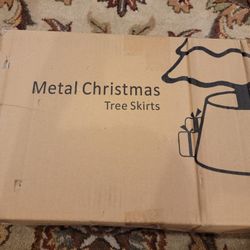 Silver Christmas Tree Collar 24"