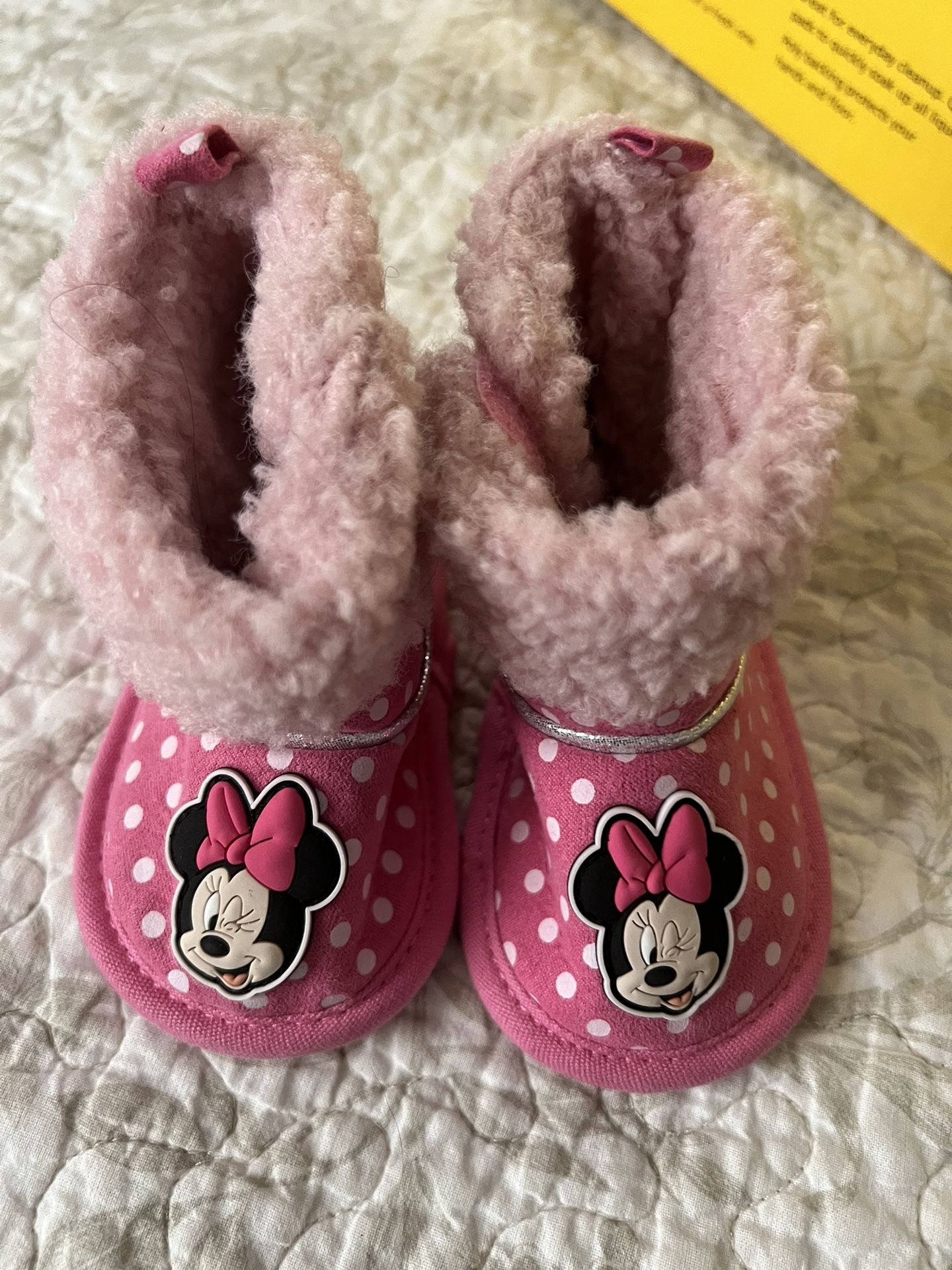 Minnie Mouse Infant Uggs Like Shoes, Size 9-12 Months