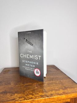 The Chemist - Stephanie Meyer