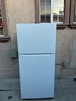 28x28x60 Insignia Fridge White 14cuft 3 Months Warranty