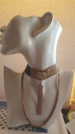 Comfortable pretty choker with gold jewelry
