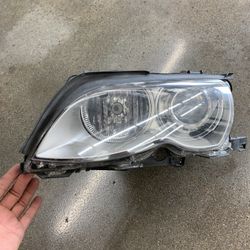 02-05 BMW 3-Series Left Headlight.