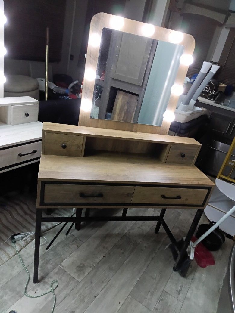 Vanity Make Up Vanity With LED Lights Brand New