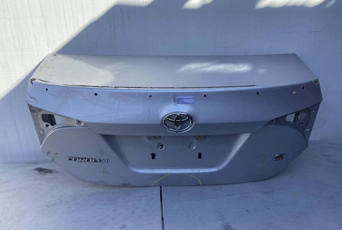 2014-2018 TOYOTA COROLLA REAR TRUNK LID OEM