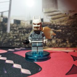 LEGO Minifigure DC Comics 2010s Arctic Batman sh047 + Batarang & White Cape