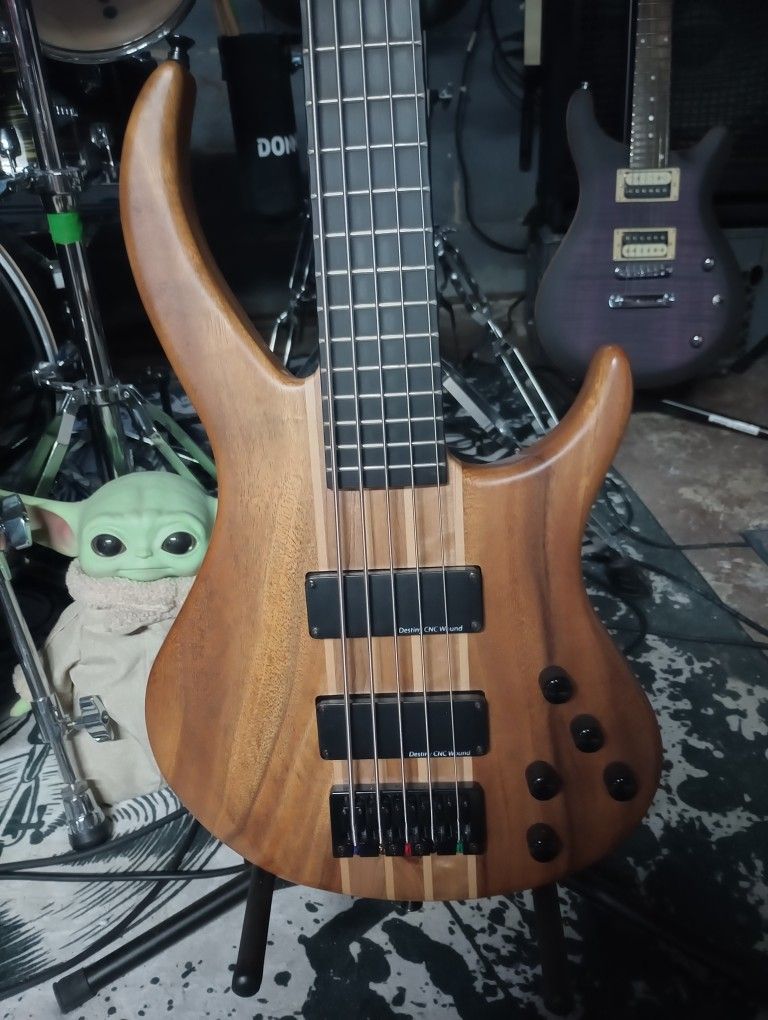 IYV - ACTIVE 5 STRING BASS