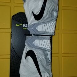 Brand New Nike Vapor Knit Football Gloves White Light Grey Men Size Small