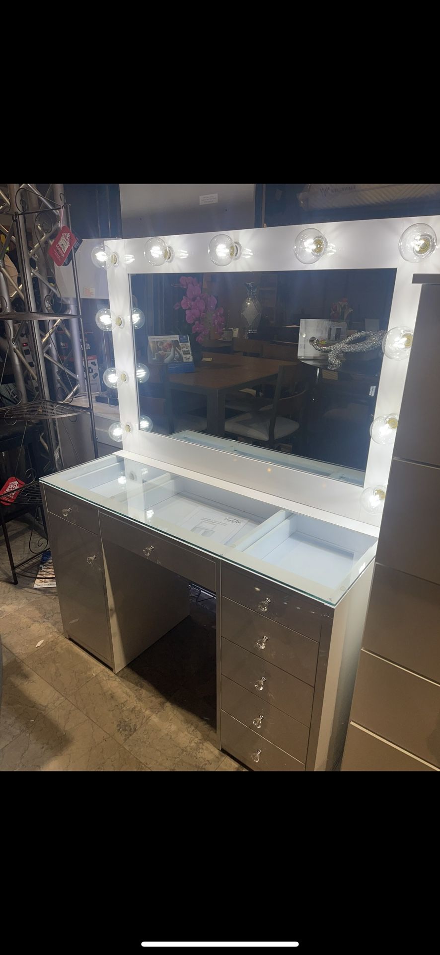 Makeup Vanity With Vanity Chair Included 