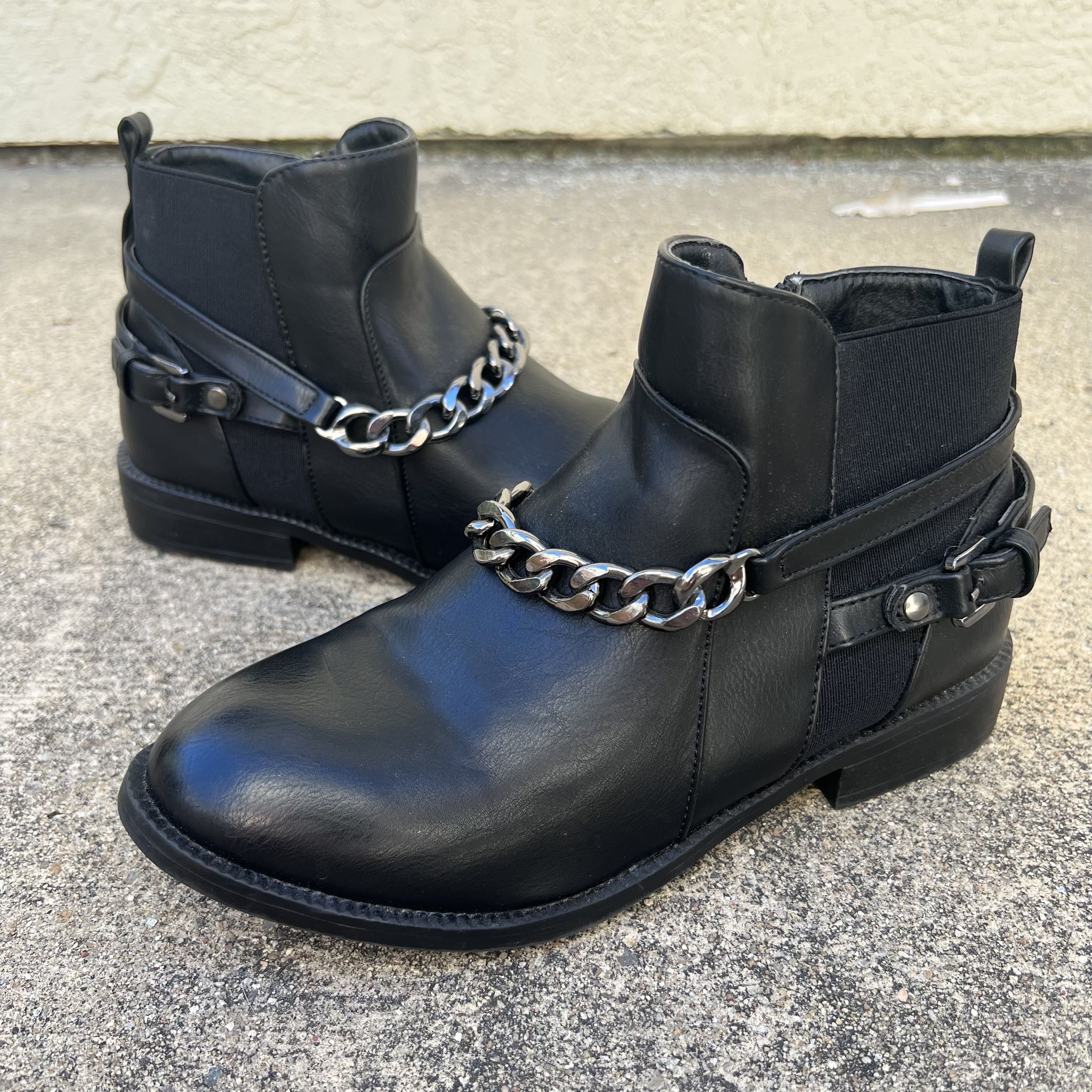 Black Booties With Chain Size 7.5