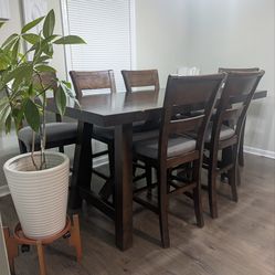 7pc Dining room table and chairs