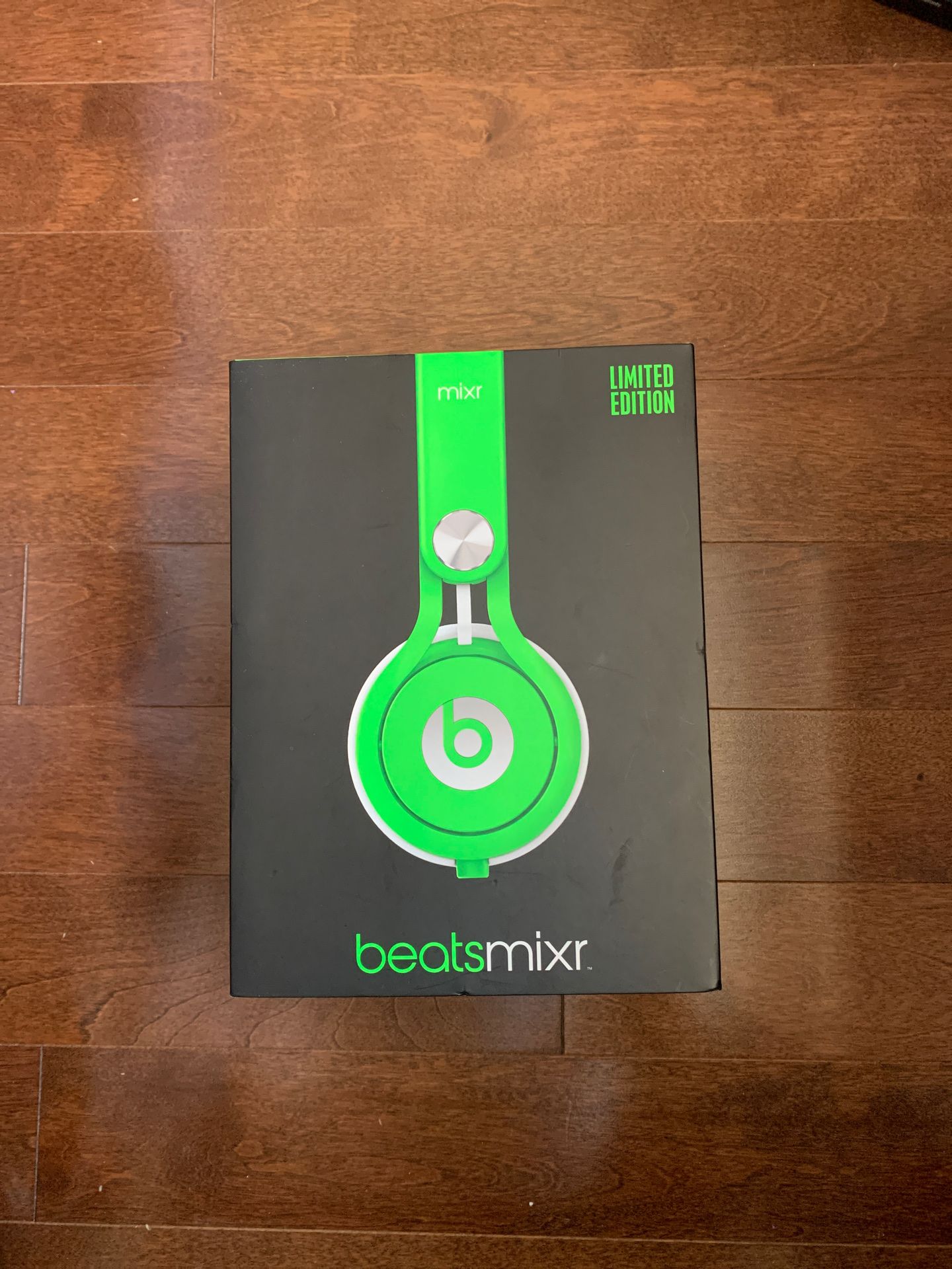 Beats Mixr Limited Edition in Lime Green