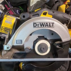 Dewalt Circular Saw 6 1/2 New 20v No Disc Or Battery Tool Only