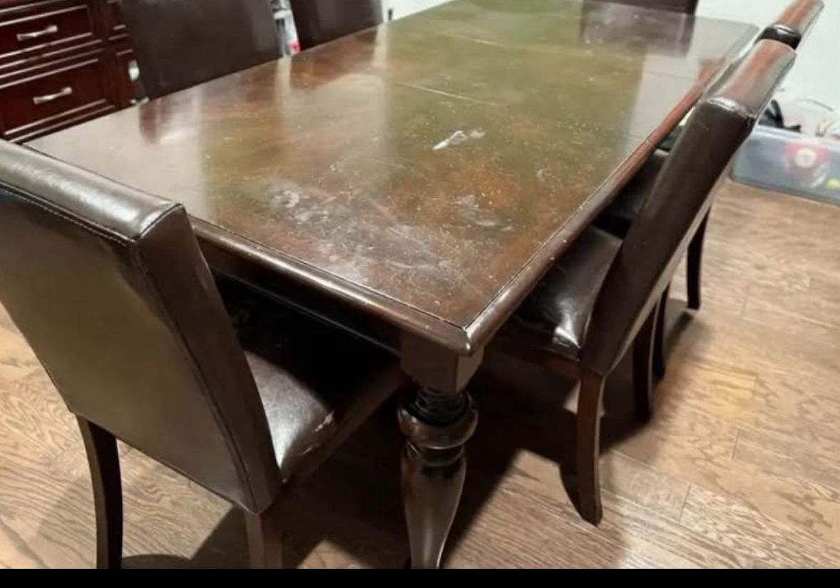 Extendable Wood Table
