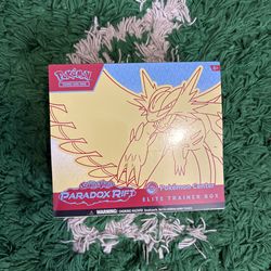 Paradox Rift Pokemon Center Elite Trainer Box (Exclusive) [Roaring Moon]