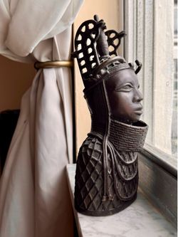 Benin bronze sculpture  ancestral head of an Oba KING of Benin.