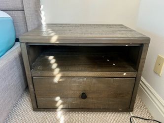 IKEA BED NUGHT SIDE STAND 