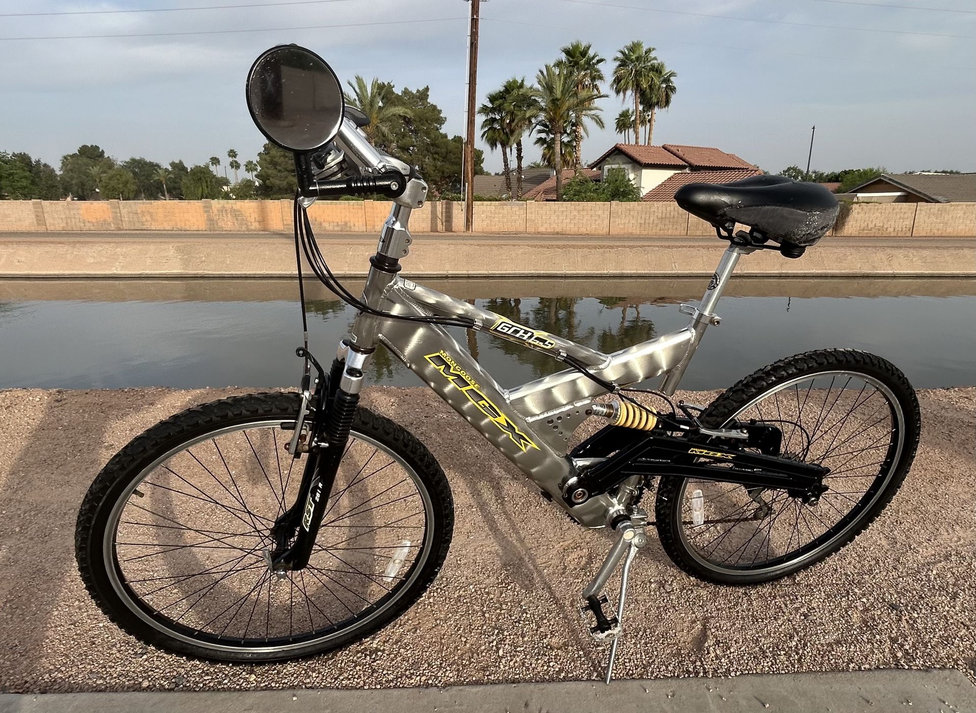 mongoose 26” chrome full suspension mountain bike