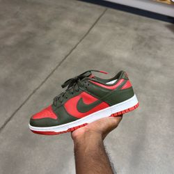 Pre-loved Nike Dunk Low Freddy Kreuger Sz8