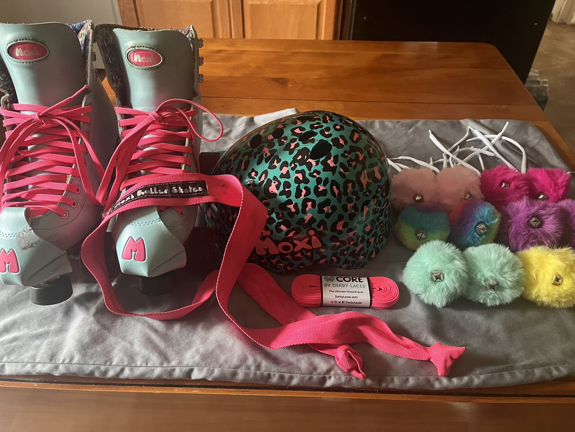 Moxi Rollerskates, Helmet, Leash, Extra Laces & Accessories!