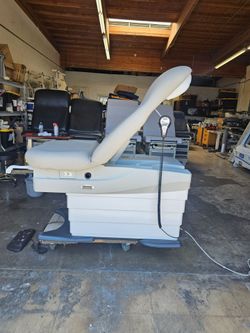 Midmark 626 Exam Table