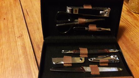 New Men's Grooming set with case.
