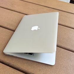 Apple MacBook Air 13” i5/4GB/256GB SSD $180 