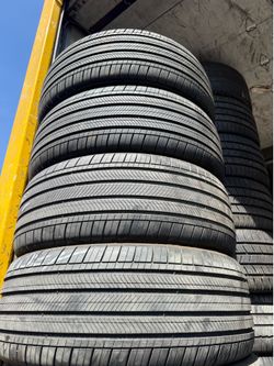 🚨🚨vendo set de llantas 235 45 18 Michelin tires