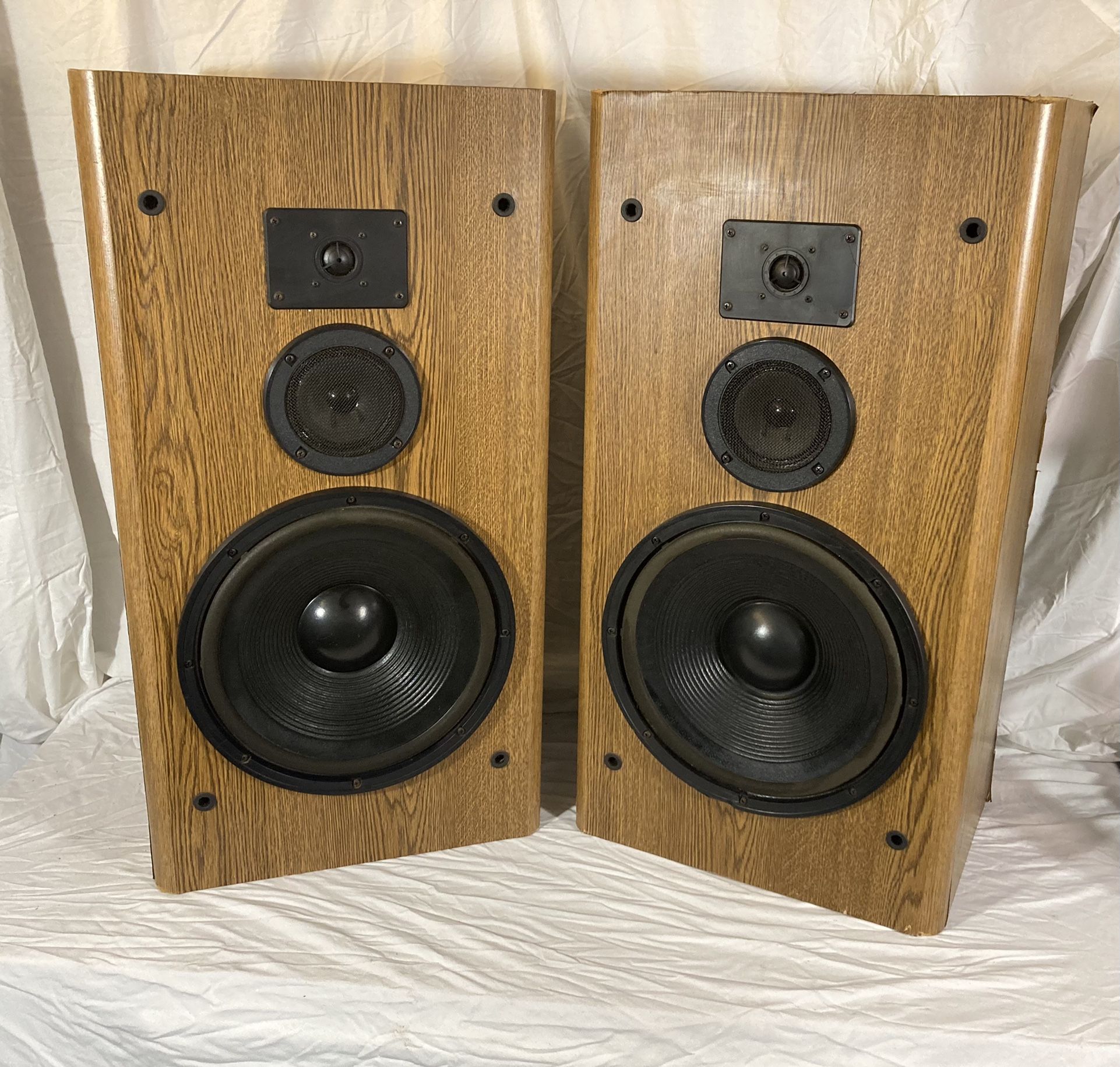 Vintage KLH AV4001 3 Way Tower Speakers