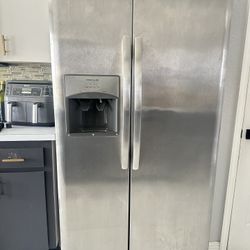 Frigidaire Refrigerator 
