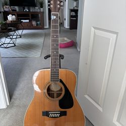 Yamaha 12 String w/hsc 