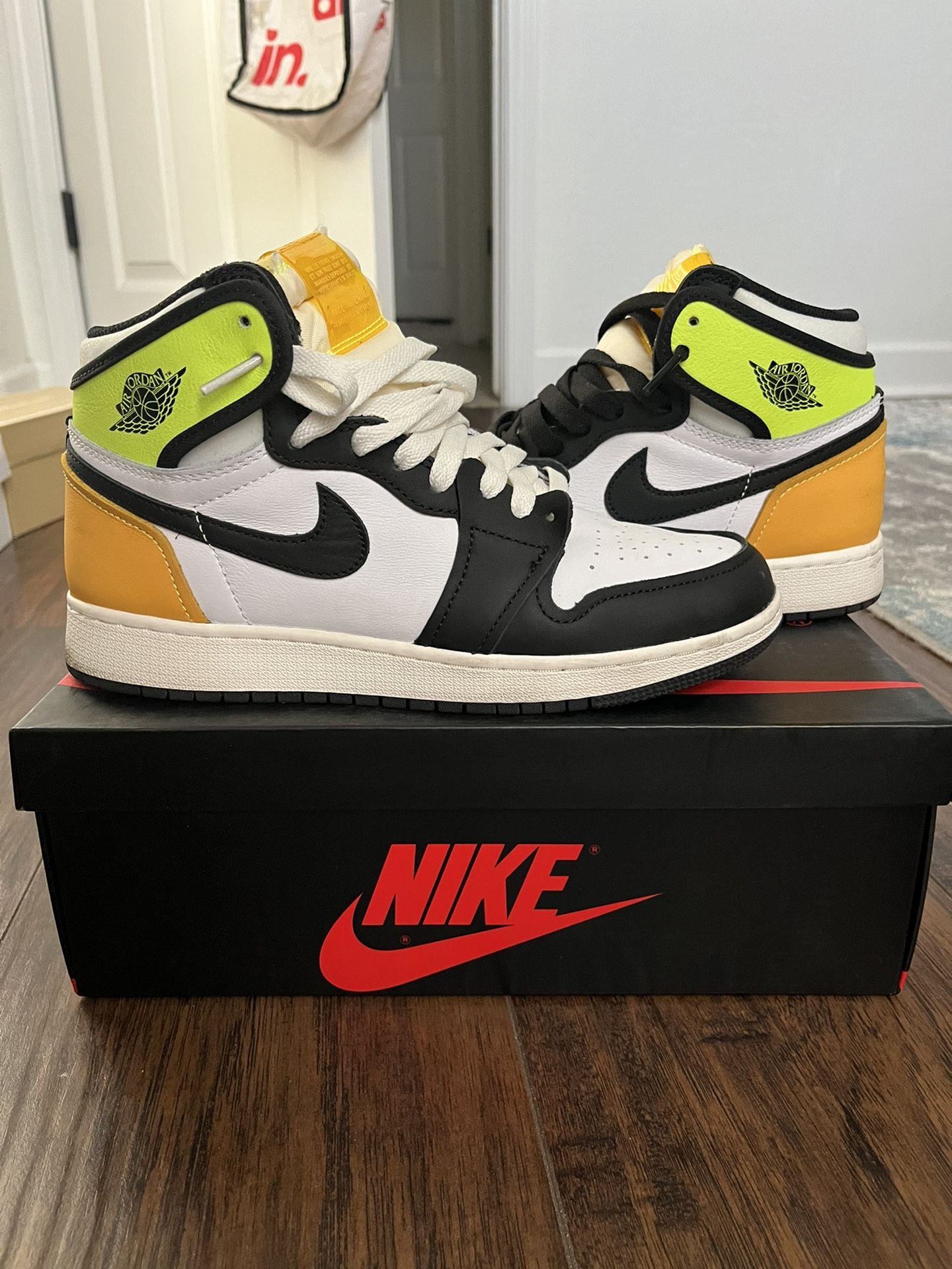 YOUTH / WOMENS JORDAN 1