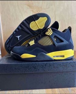 Air Jordan 4 Retro Thunder 2023 DH6927-017 Men’s Size 11 Brand New