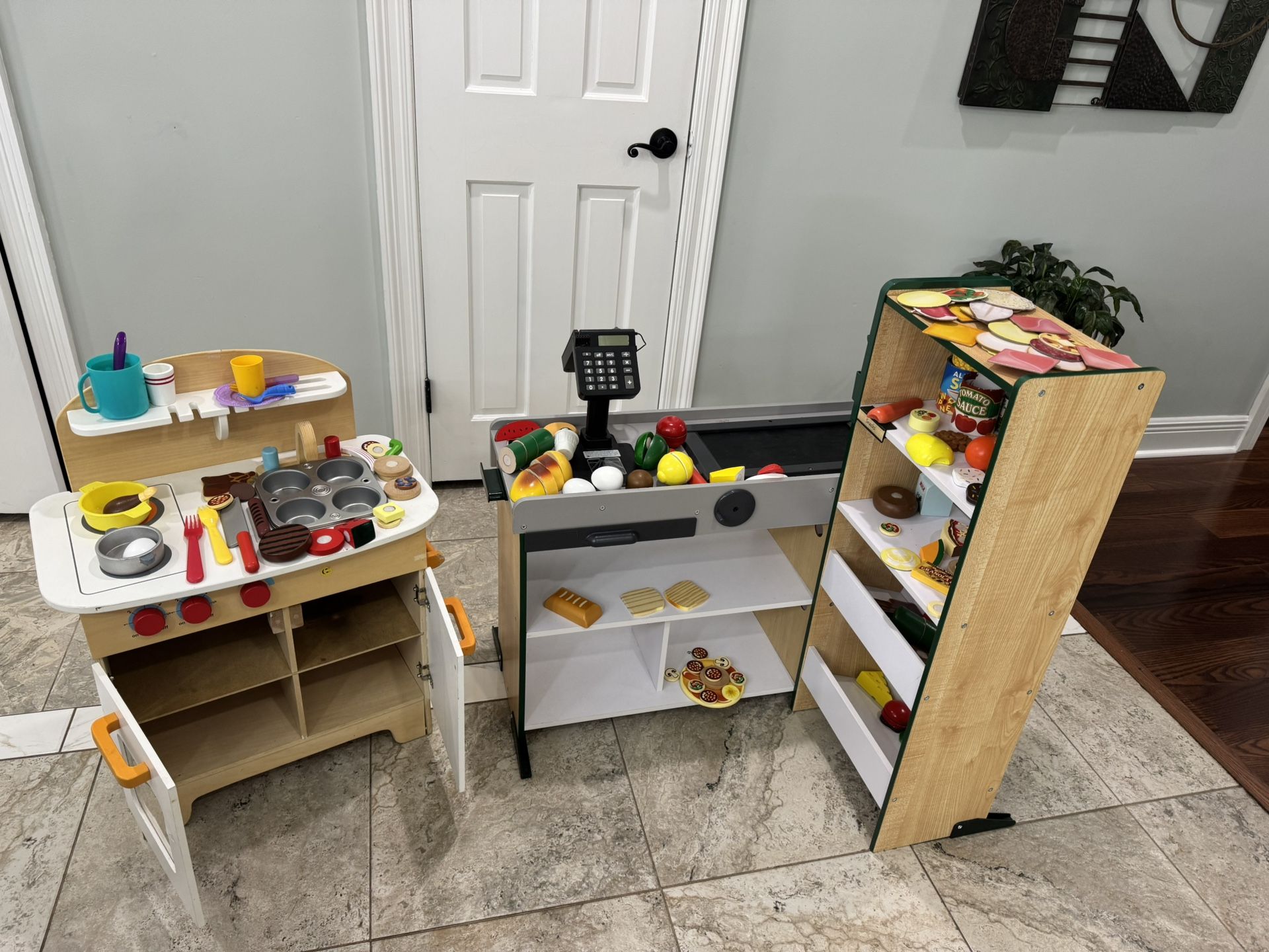Kitchen play and food Market, SELLING AS IS