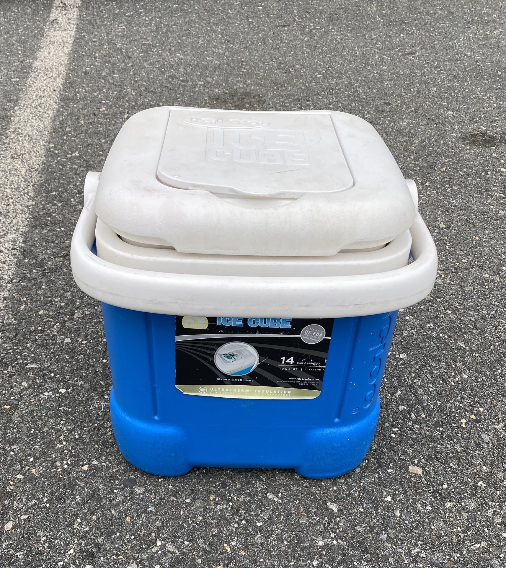 Igloo Ice Cube 12 Quart 14 Can Cooler With Top Compartment And Handle