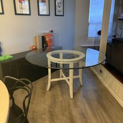 Stunning round Crate & Barrel dining table, like new