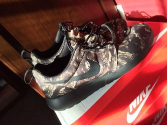 Roshes runs ! Size 9.5 !! Cash only