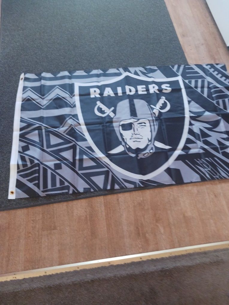 Raiders Island Style Flag