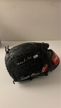 Scott Olsen signed glove