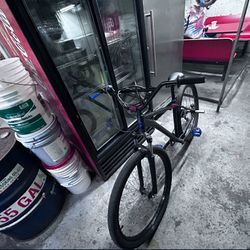 Moutain/wheelie Giant Bike 