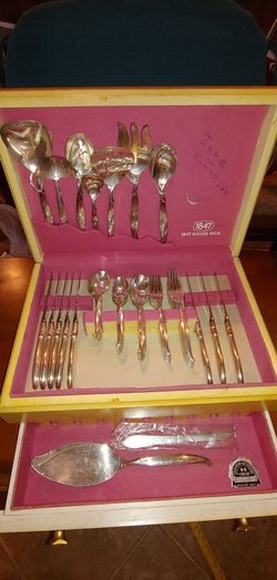 1847 ROGERS BROS SILVERWARE SET